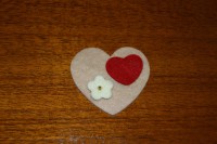 Ref 55    Broche corazón con flor y corazón interior