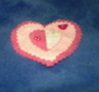 Ref 81    Broche corazón en tonos rosas