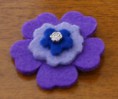 Ref 45   Broche flor en tonos morados con detalle central