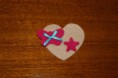 Ref 34    Broche corazón con mariposa y estrella en tonos rosa y crema