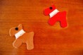 Ref 994   Broche en forma de perros diversos tonos y combinaciones
